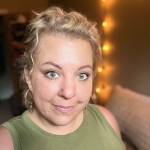 Meet your Posher, Nickie lynn